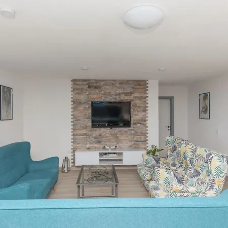 With A Parking Space - 18337 Apartman Makarska